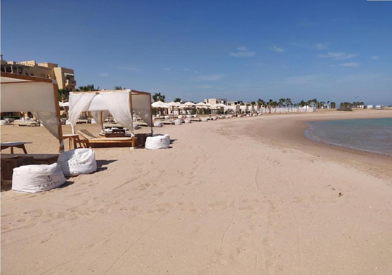 Luxurious With Infinity Private Pool & Jacuzzi Over Sabina Island's Lagoon Hurghada