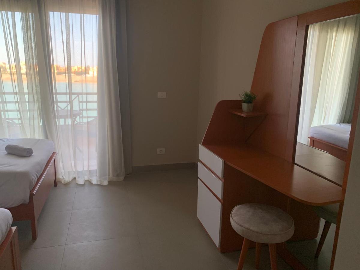 Villa Luxurious With Infinity Private Pool & Jacuzzi Over Sabina Island's Lagoon Hurghada