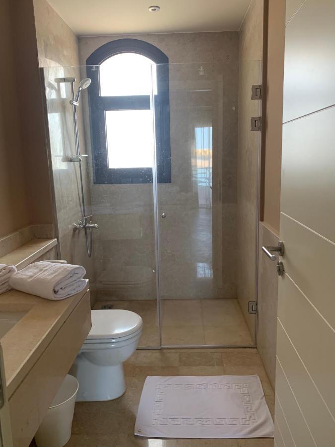 Villa Luxurious With Infinity Private Pool & Jacuzzi Over Sabina Island's Lagoon *