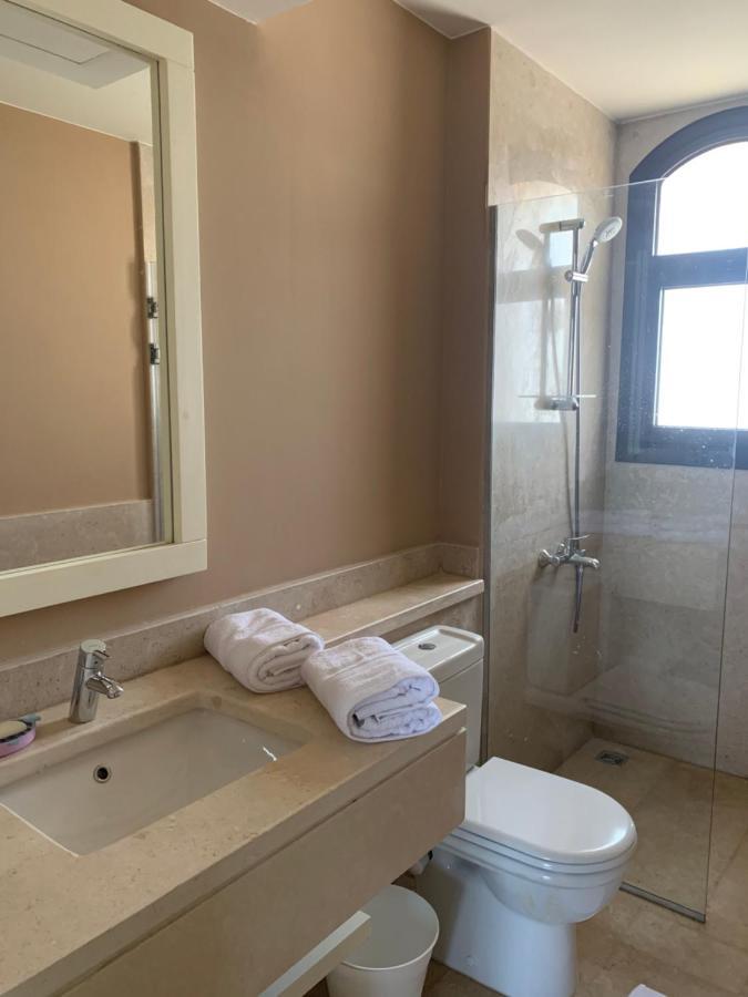 Luxurious With Infinity Private Pool & Jacuzzi Over Sabina Island's Lagoon