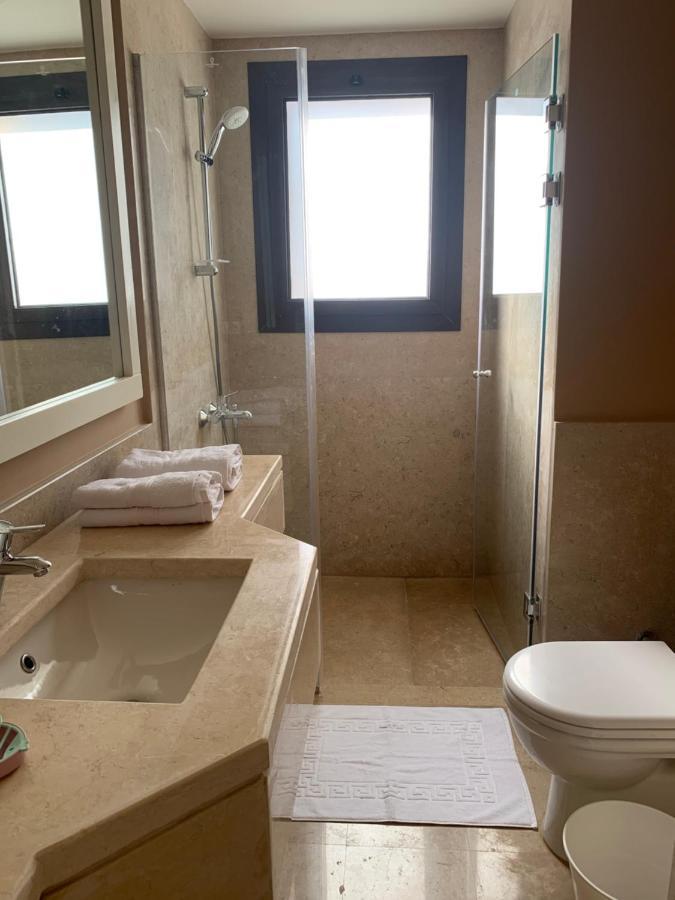 Villa Luxurious With Infinity Private Pool & Jacuzzi Over Sabina Island's Lagoon Hurghada