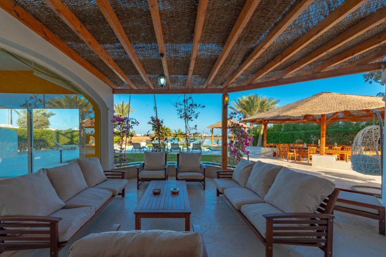 Villa 4 Bedroom With Heated Pool, Jacuzzi & Lagoon View In Phase 4