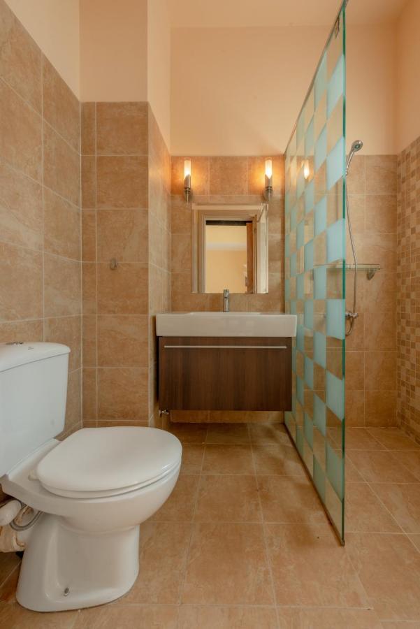 Villa 4 Bedroom With Heated Pool, Jacuzzi & Lagoon View In Phase 4