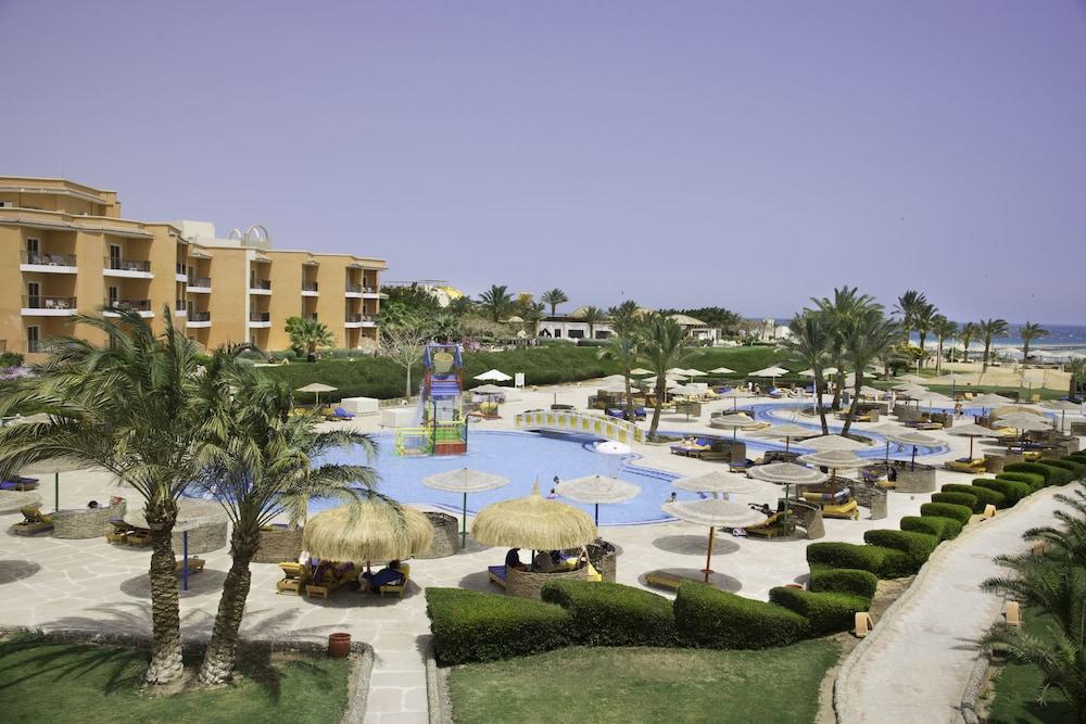 Three Corners Sunny Resort
