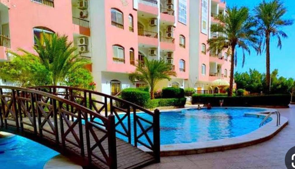 وحدة فندقية سياحية بكمبوانداند وسط Apartment *