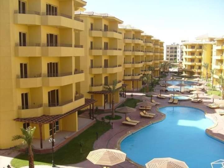 Apartment British Compound
