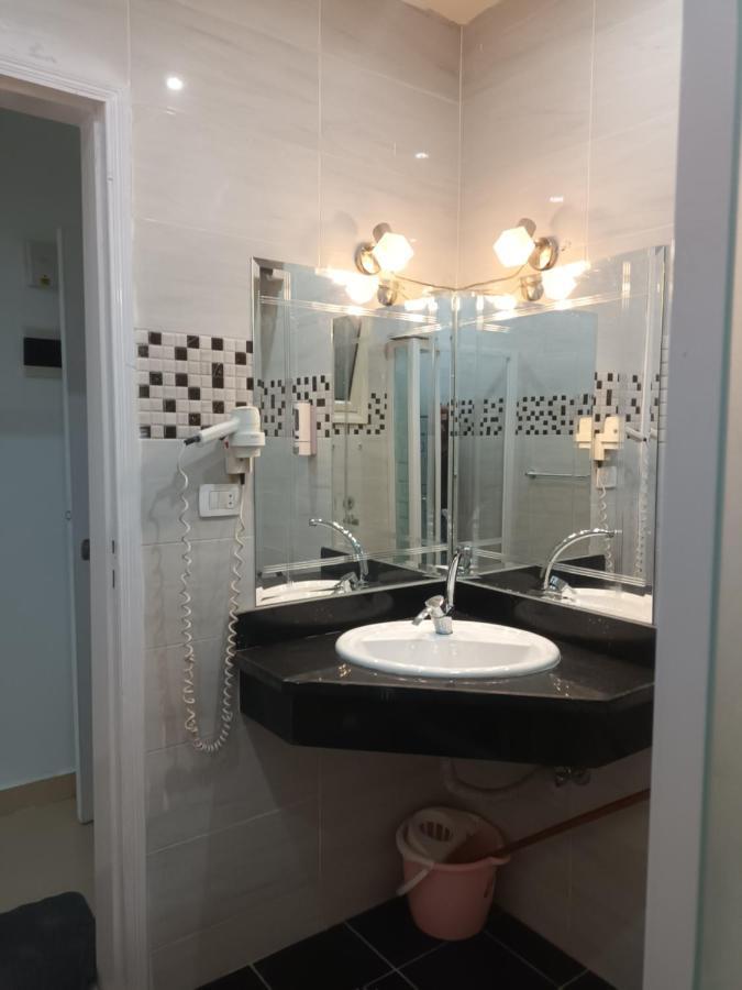 Sheraton 212 Apartment *