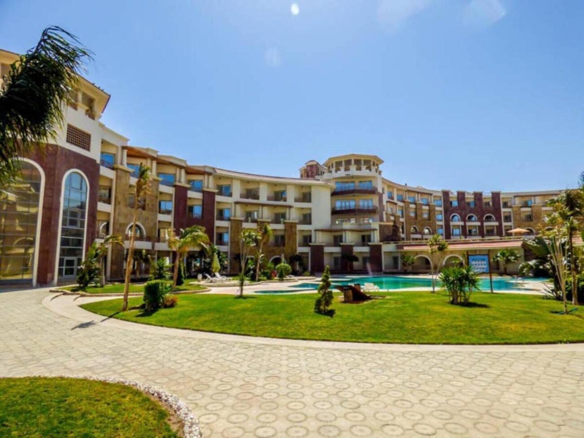 Royal Resort,