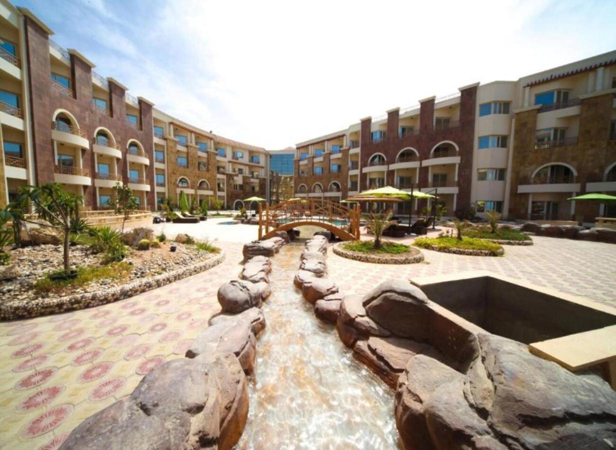 Royal Resort,