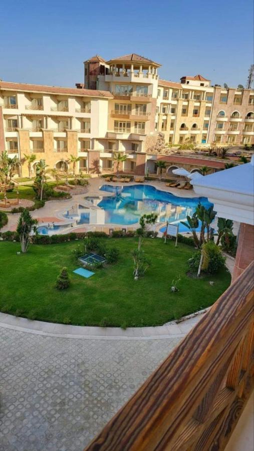 Royal Resort,