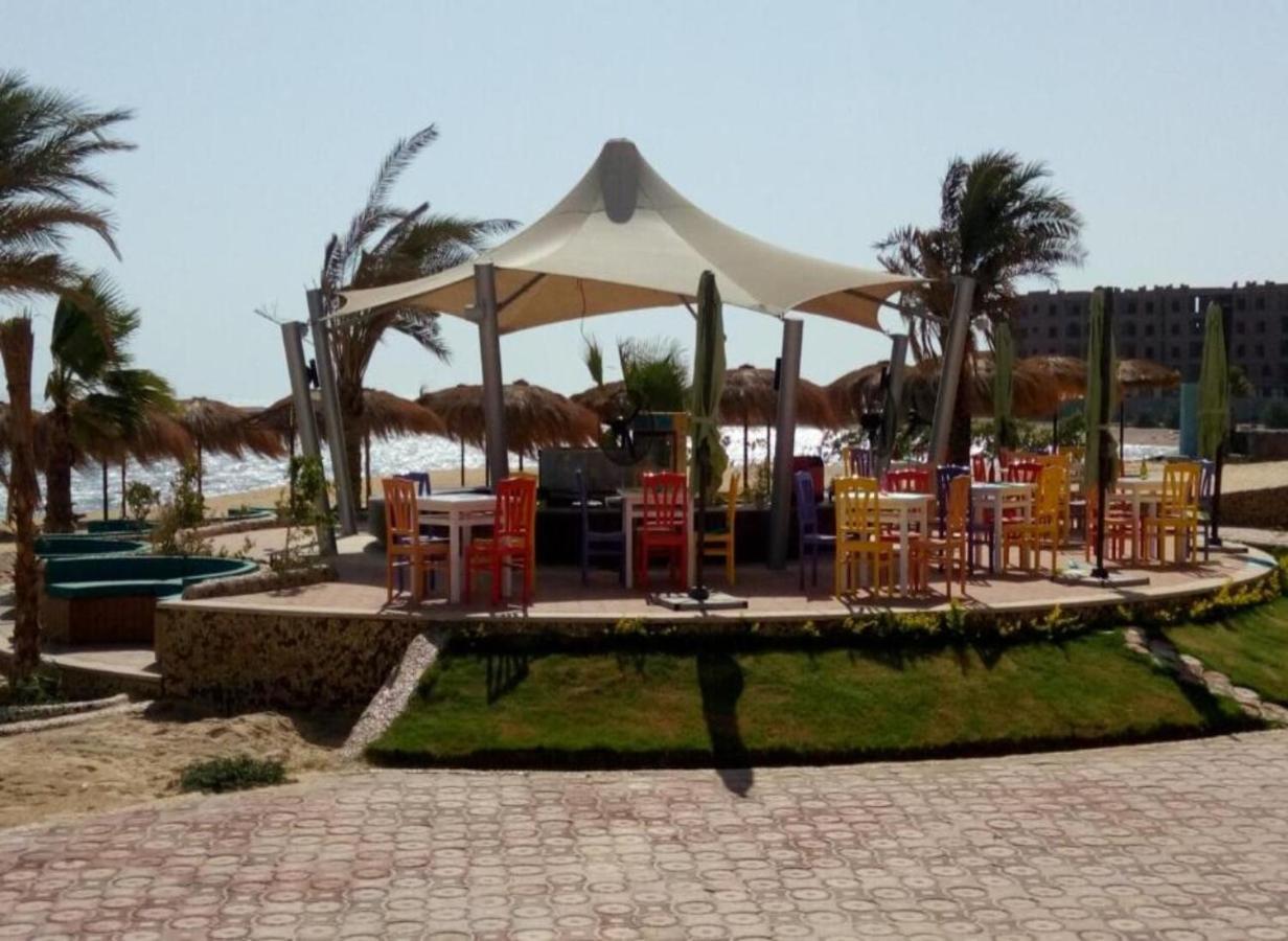 Royal Resort,