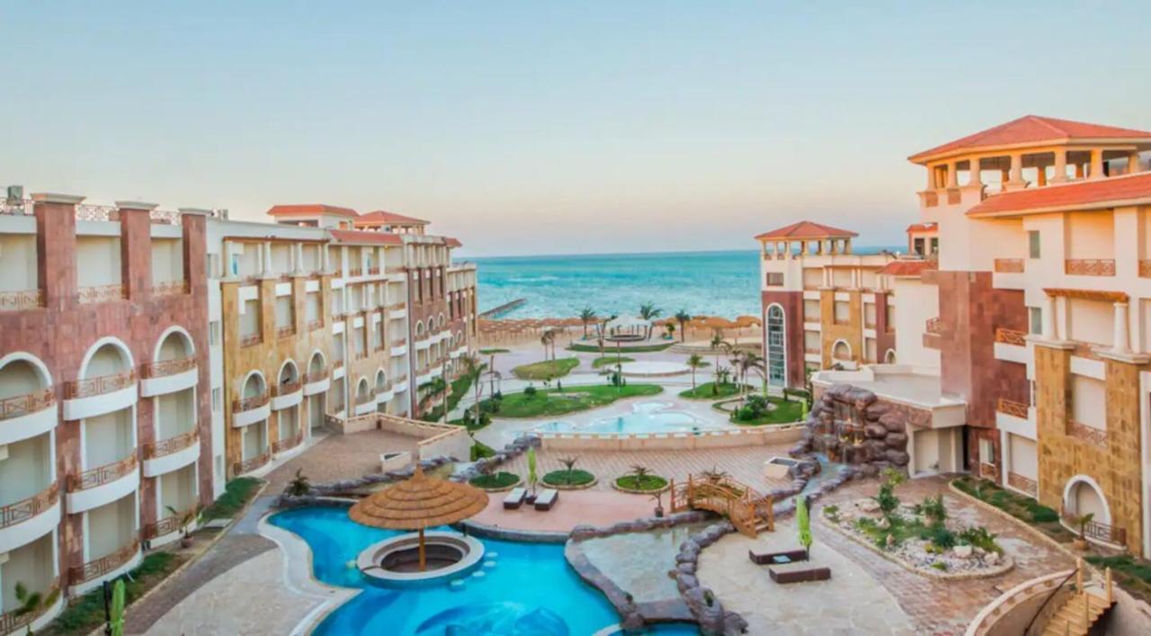 Royal Resort, *