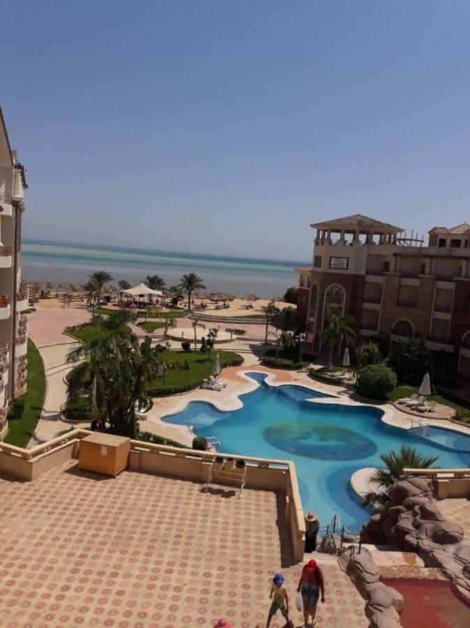 Royal Resort,