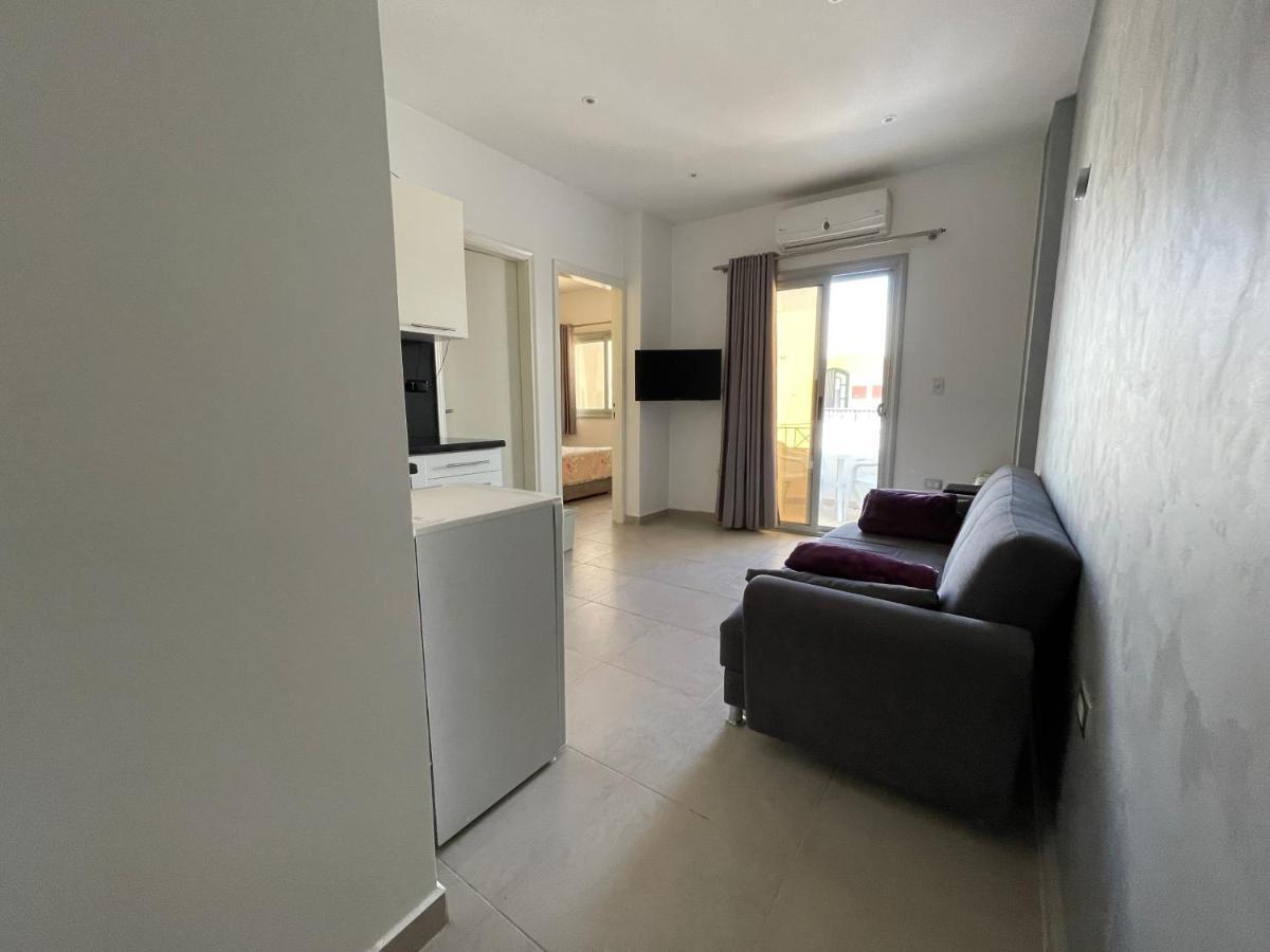 Apartment Rent A *