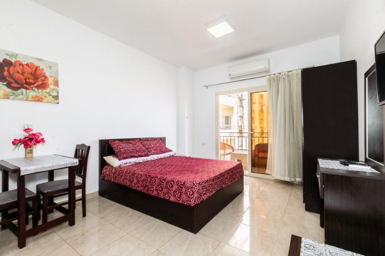 Luxury Apartment *