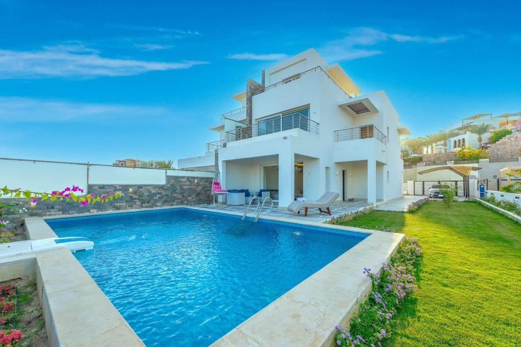 Villa Unique With Heated Pool And Hurghada