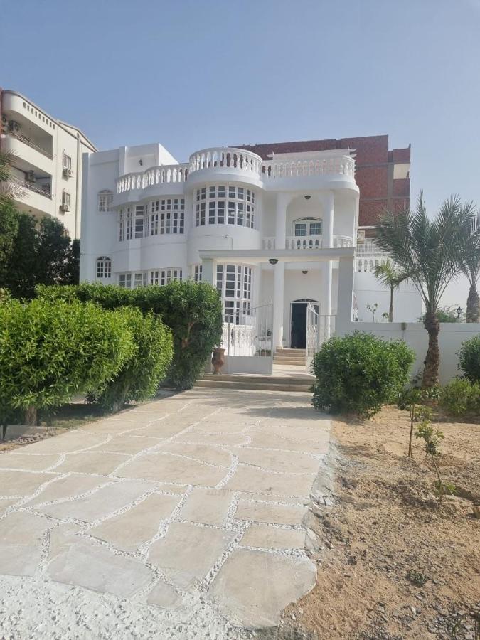 White House Villa *
