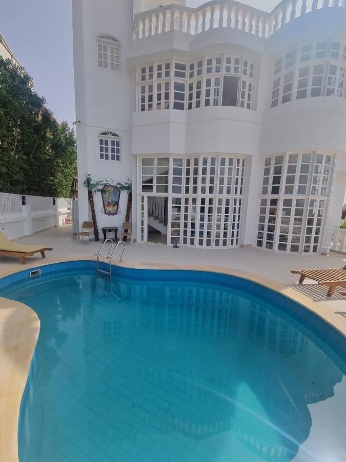 Villa White House