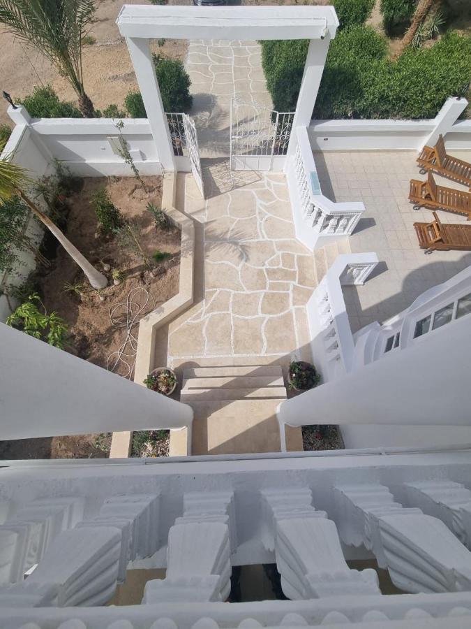 White House Villa *