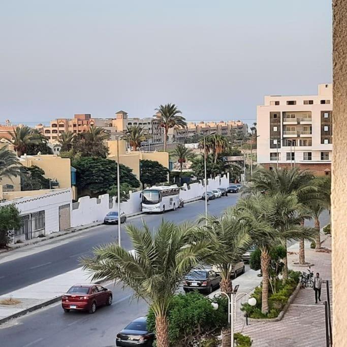 غرفه فندقيه فيو بحر ويوجد ٣ مسبح Apartment *