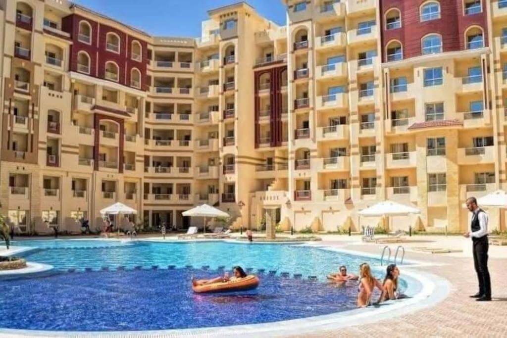 Apartment غرفه فندقيه فيو بحر ويوجد ٣ مسبح Hurghada