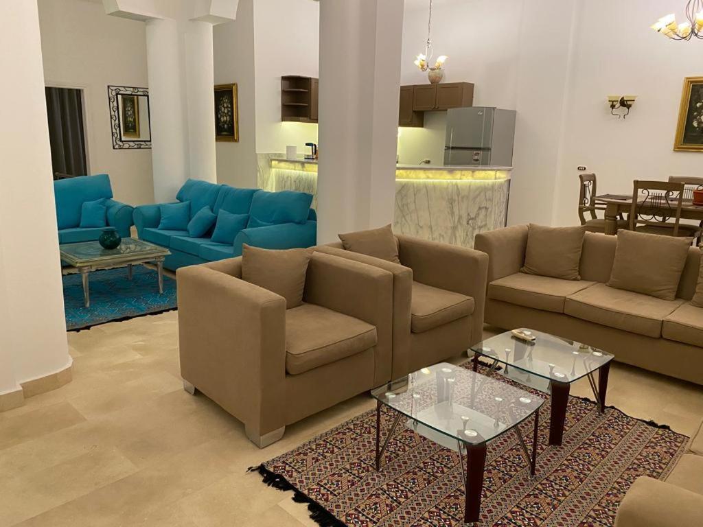 White House * Hurghada