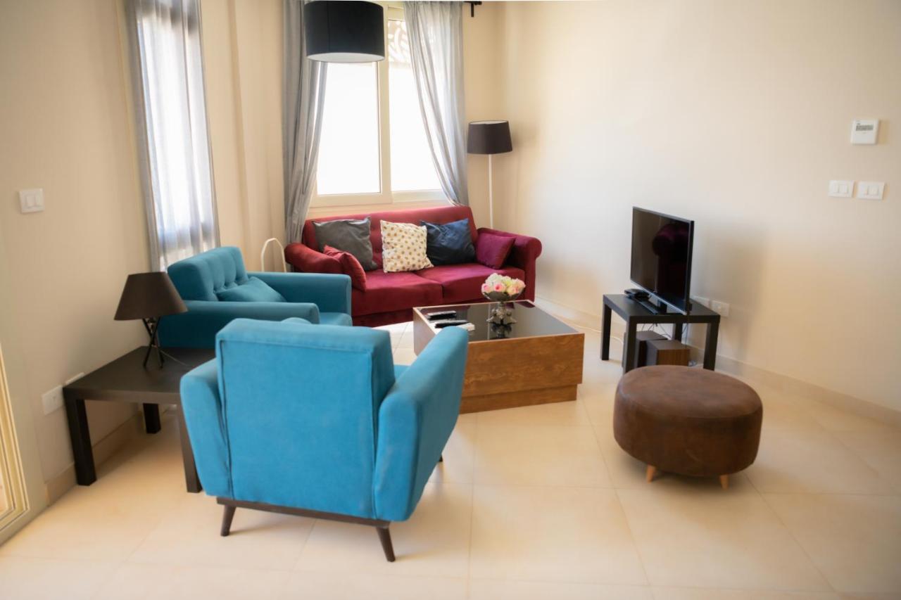 Modern With Large Pool & Access Hurghada