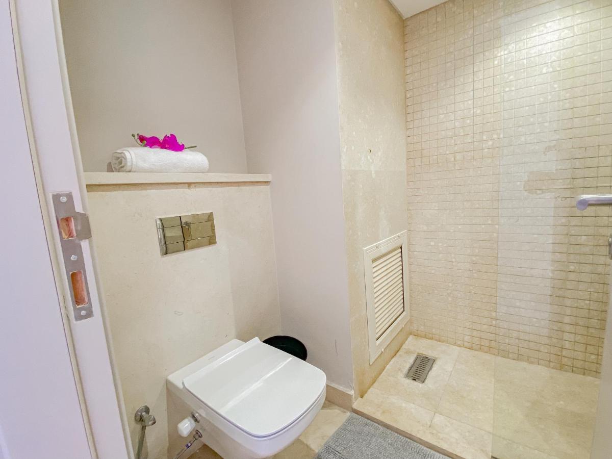 Apartment Modern With Large Pool & Access *