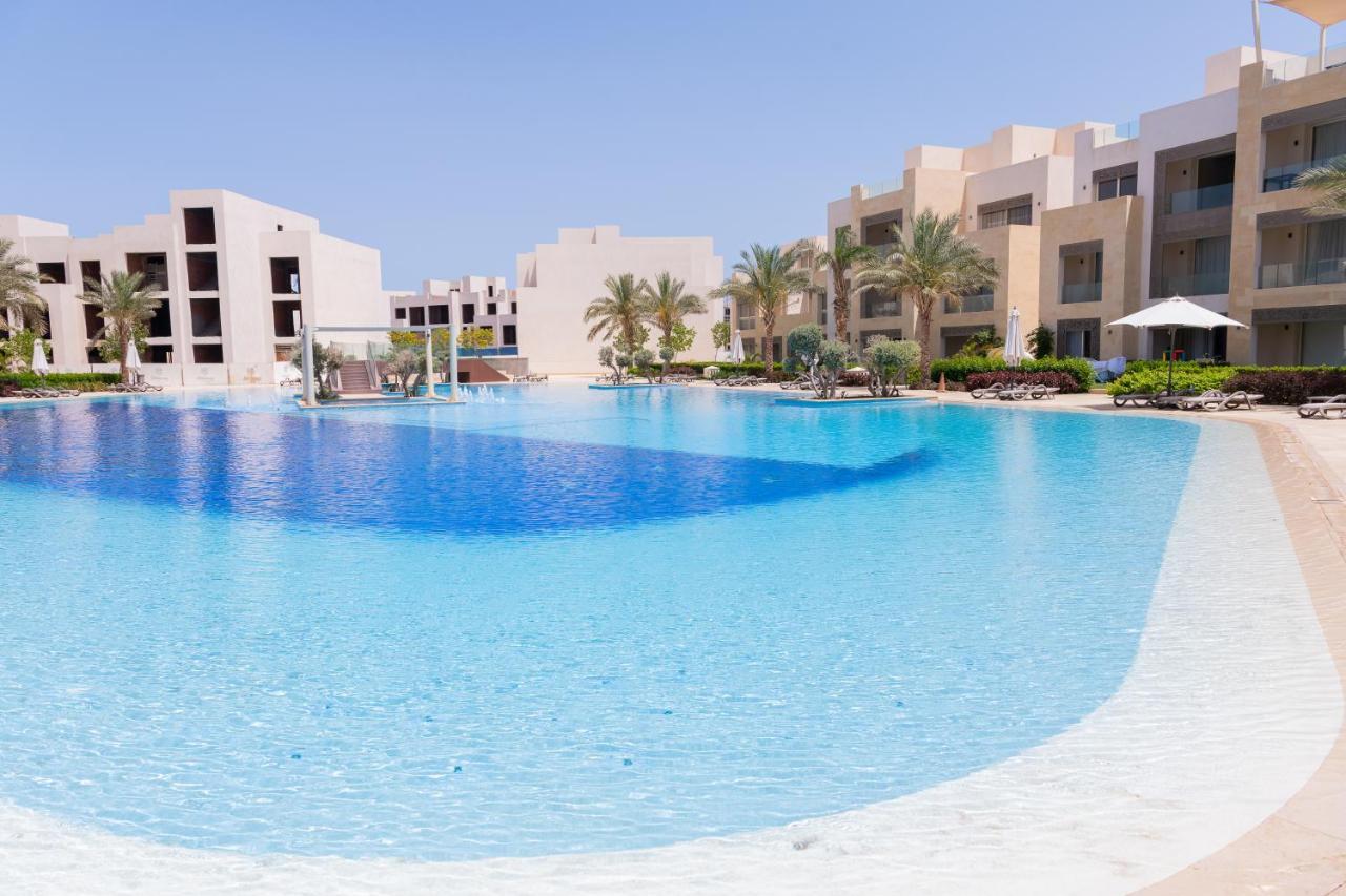 Modern With Large Pool & Access *