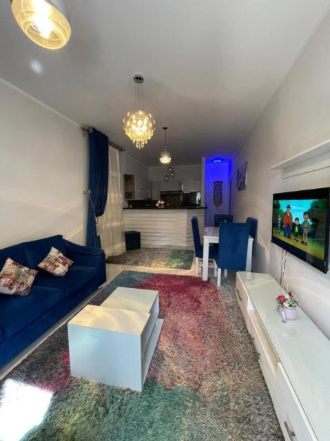 Fully Furnished In Apartment *