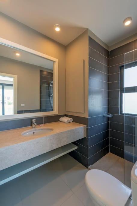 Villa 4br With Private Pool Tawila Lagoon El Gouna *