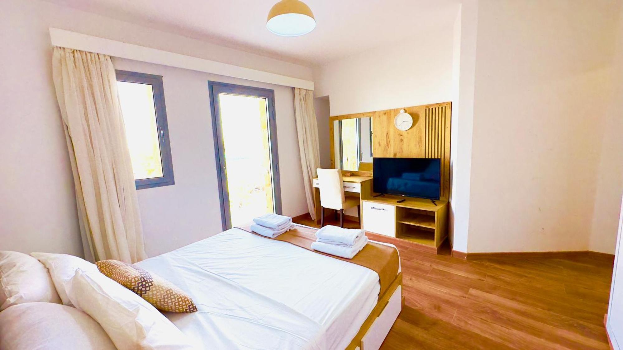 Luxury 3 Bedroom In Swan Apartment *