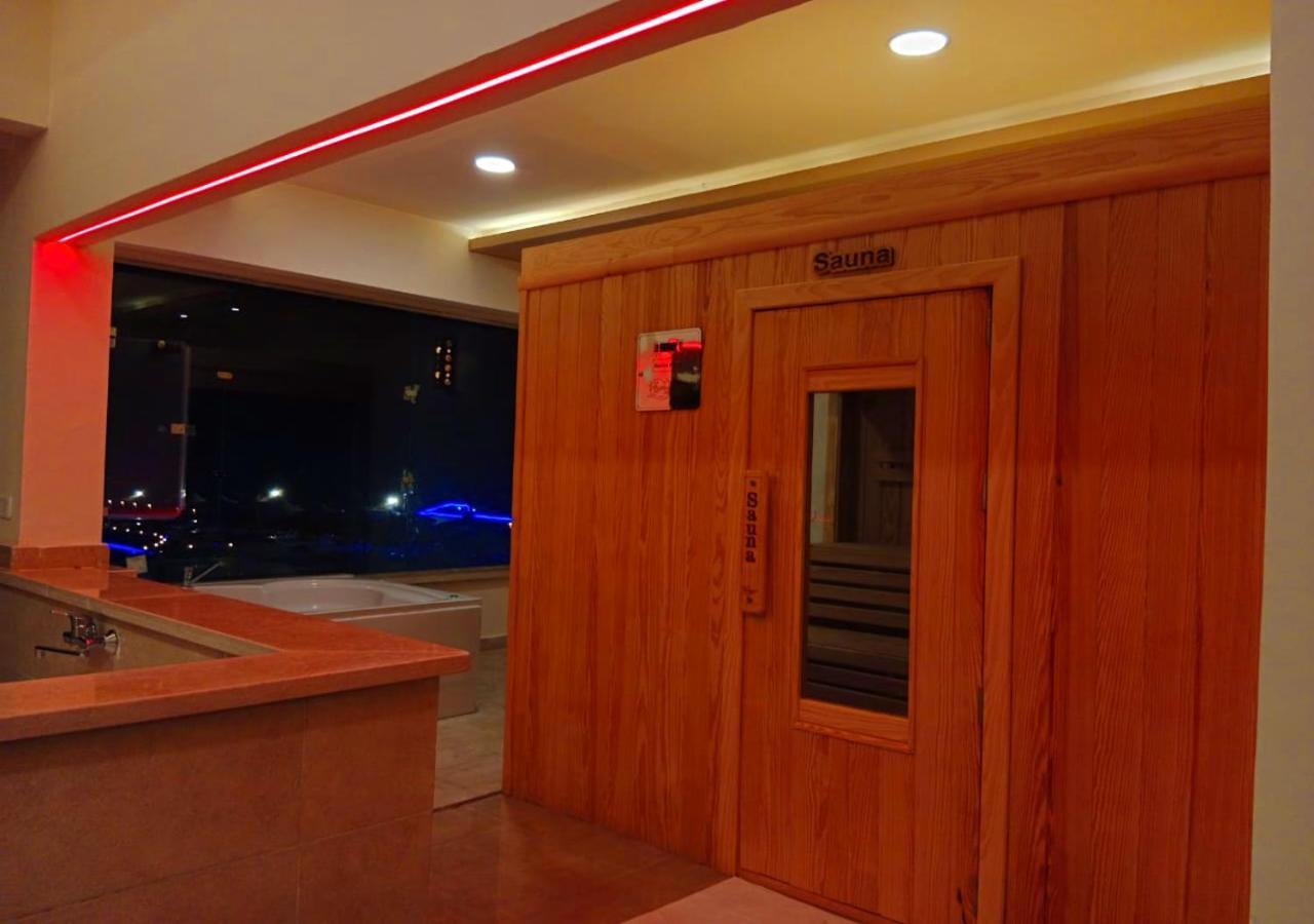 Hotel Moon