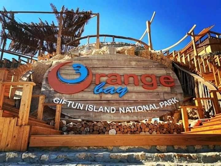 Orange Bay Botel