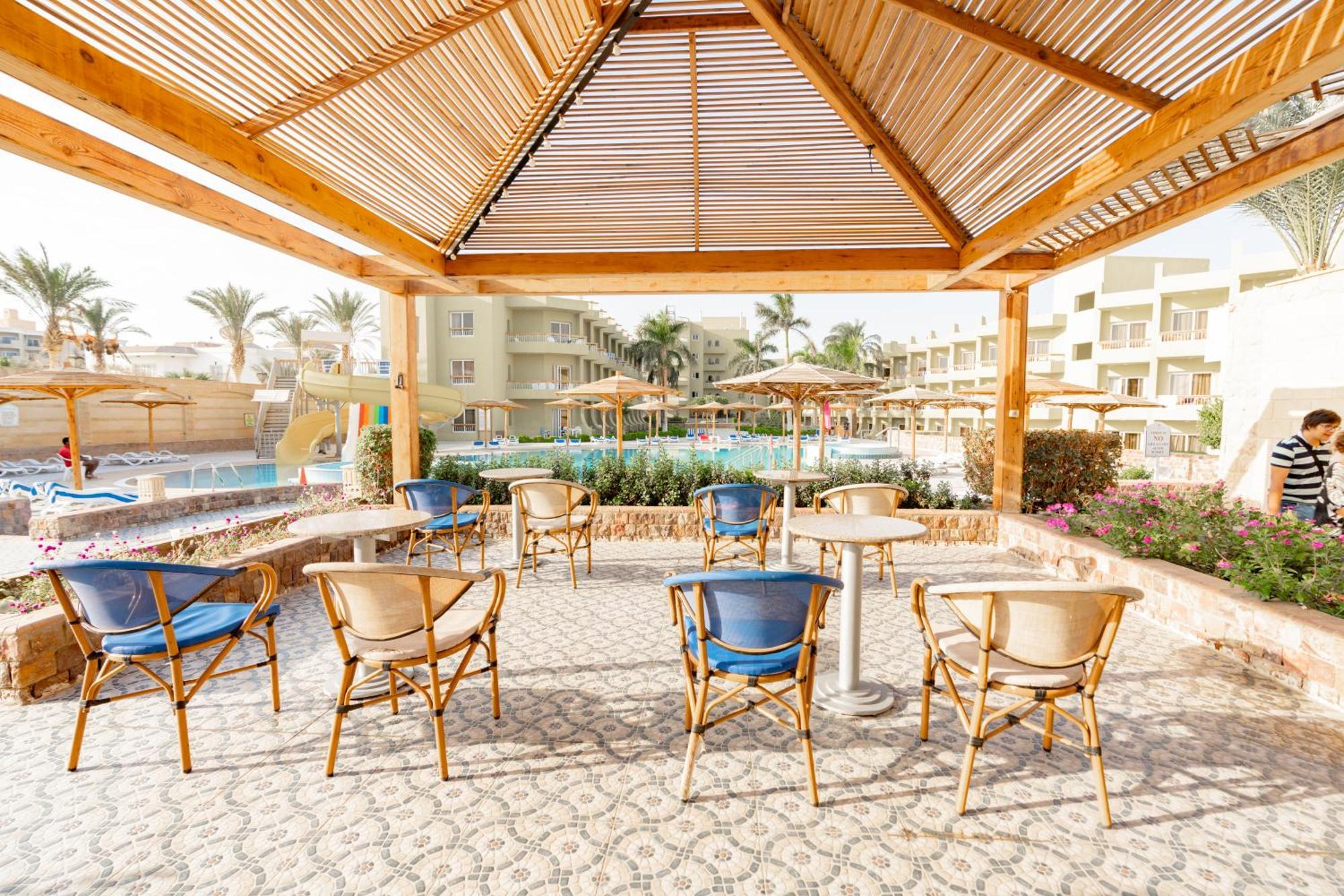 Resort Palm - Families&couples Only