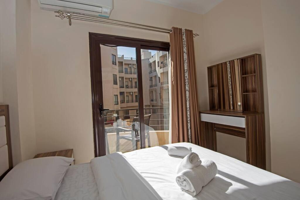 2 Bed Pool View Aqua Tropical Near El Gouna Apartment