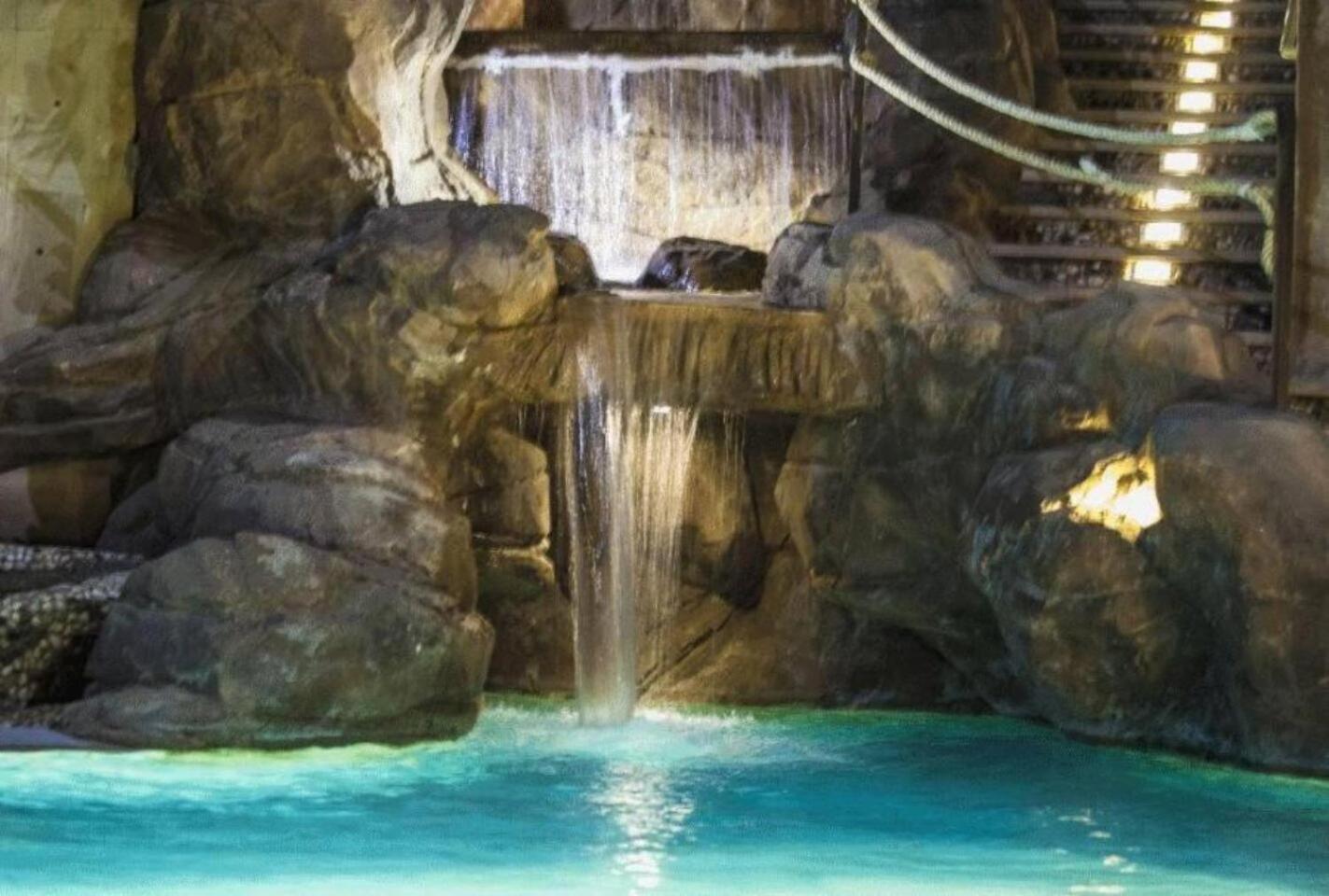 Royal Resort,