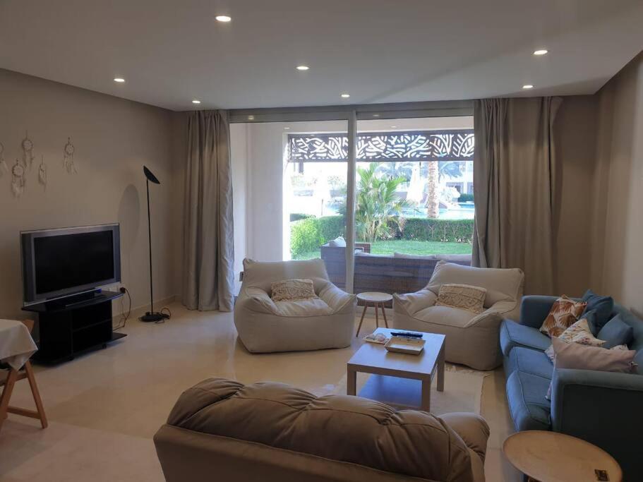 Mangroovy - 2br Prodigious Ground Pool & Sea View Apartment
