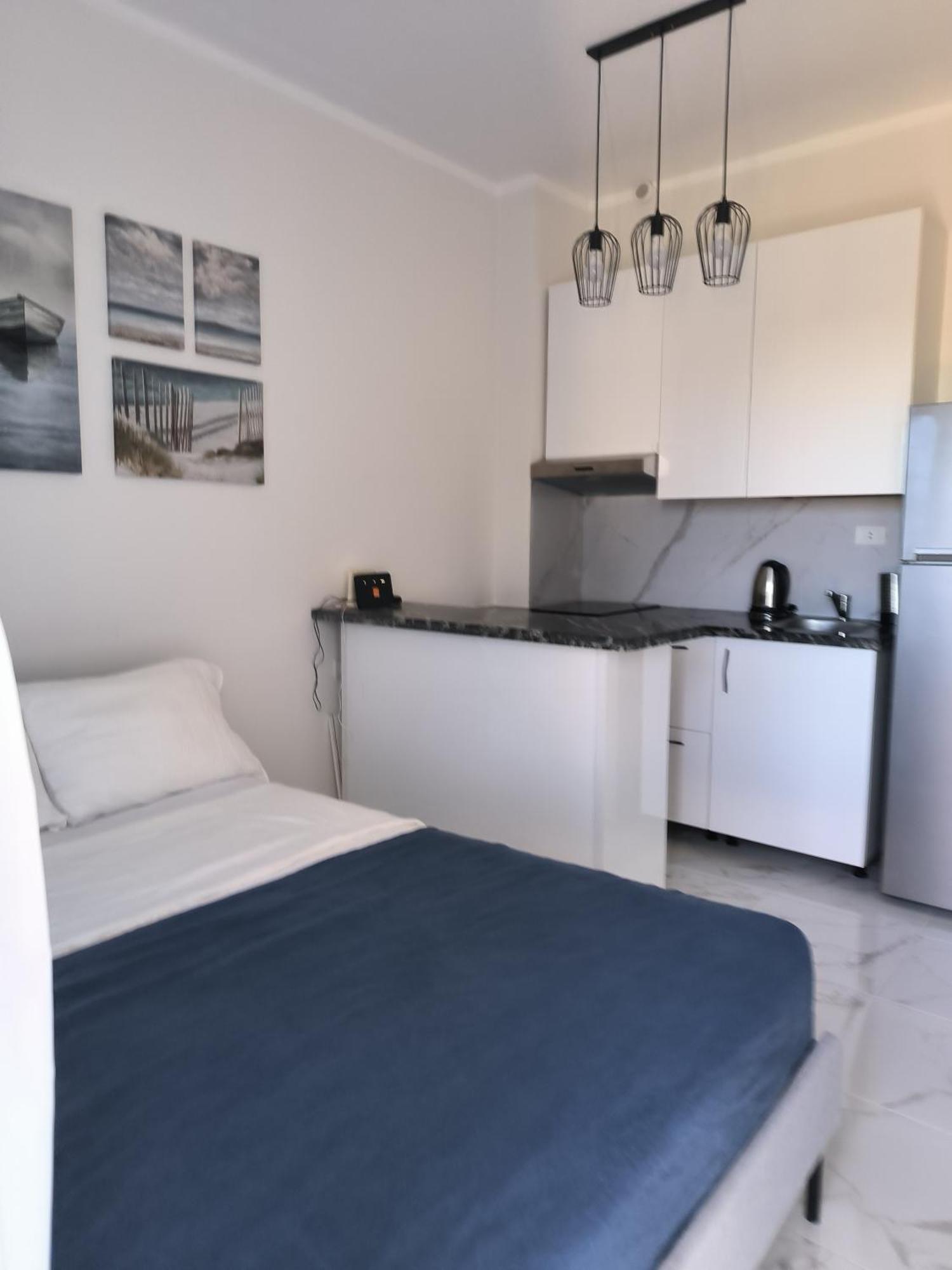 Solo Front Or For Couple Apartment *