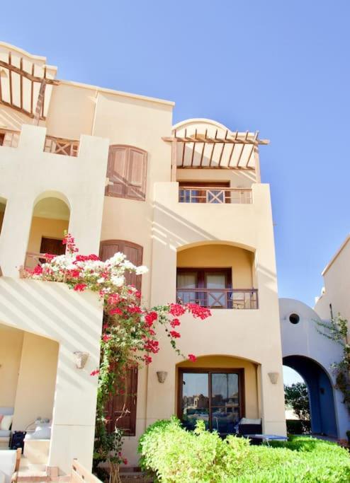 Artsy 1 Bedroom Apt/ Free Pool & Lagoon Access @elgouna *