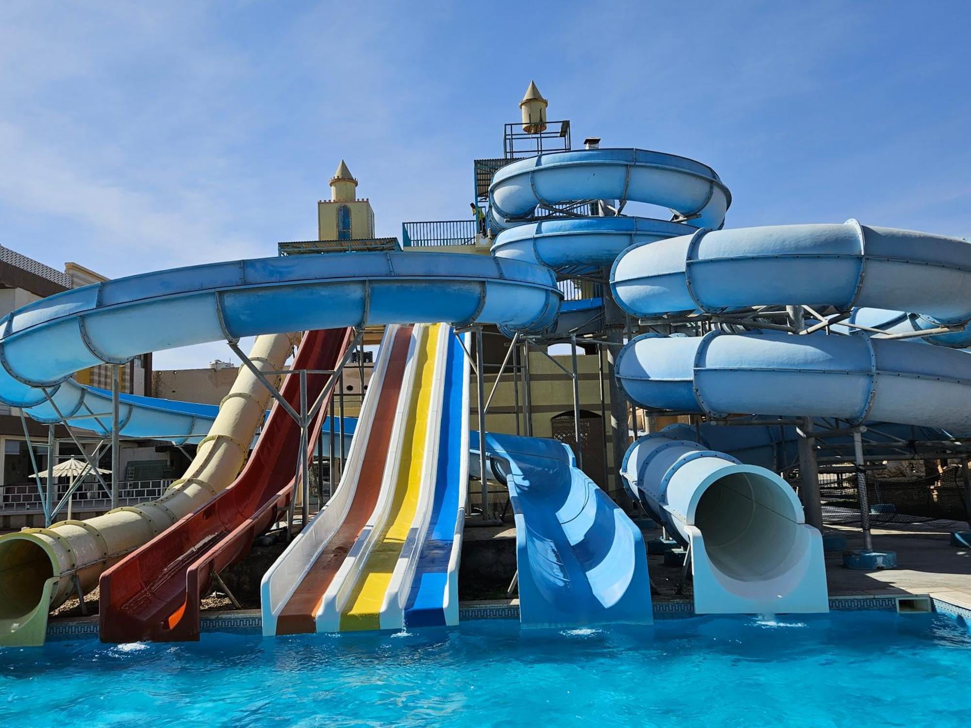 Apartment Noura Luxury With Free Pool And Access In