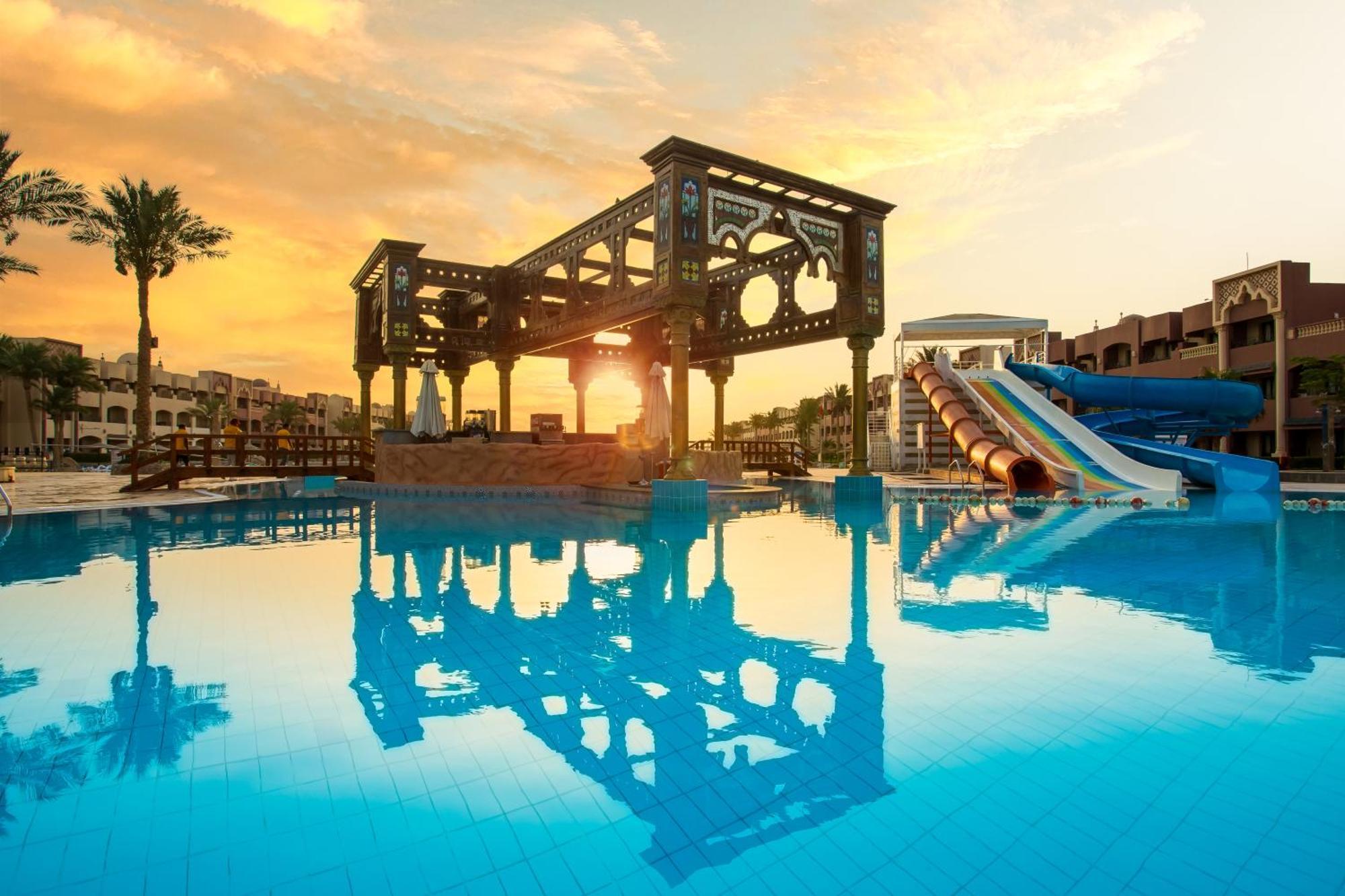 Sunny Days El Palacio &