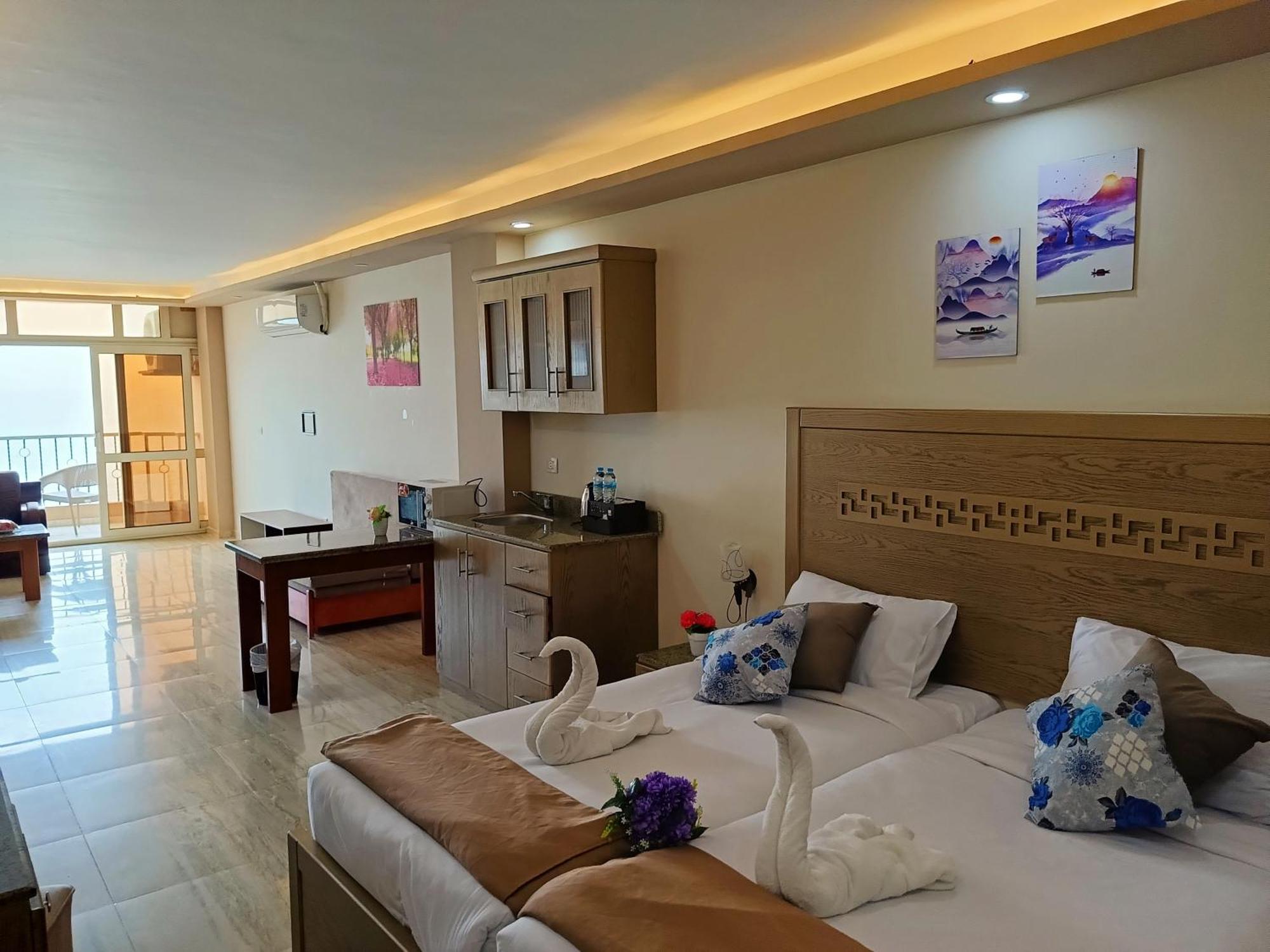 Moon Hotel 3*