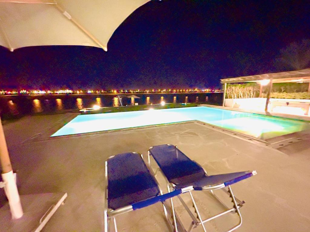 Luxury 4 Bedroom With A Heated Pool *