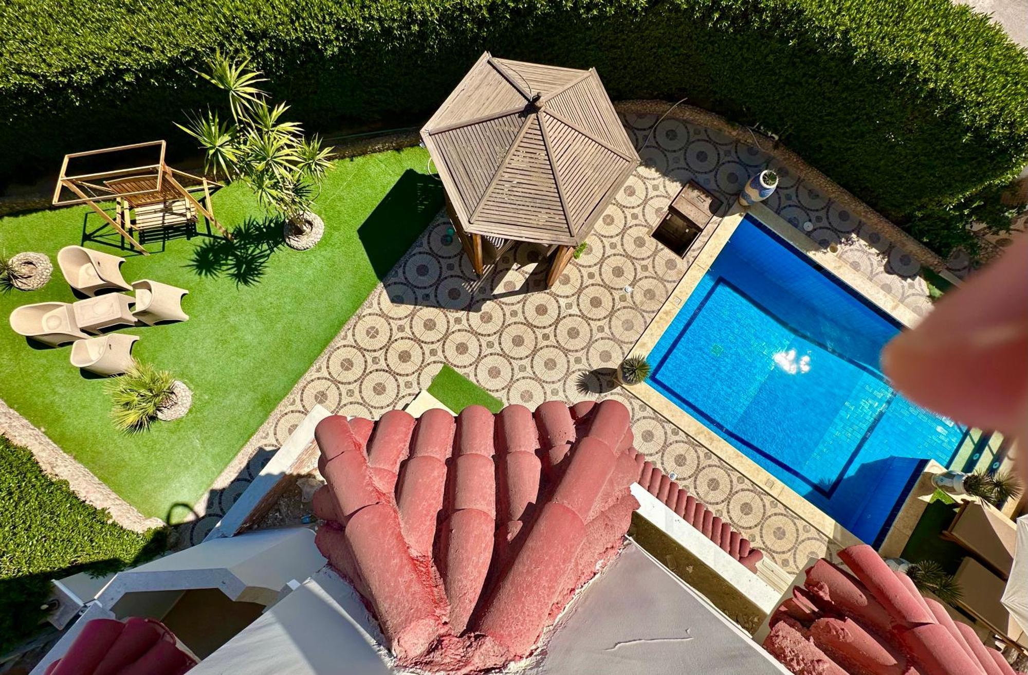 Ground Floor In With Private Pool And Private Garden *