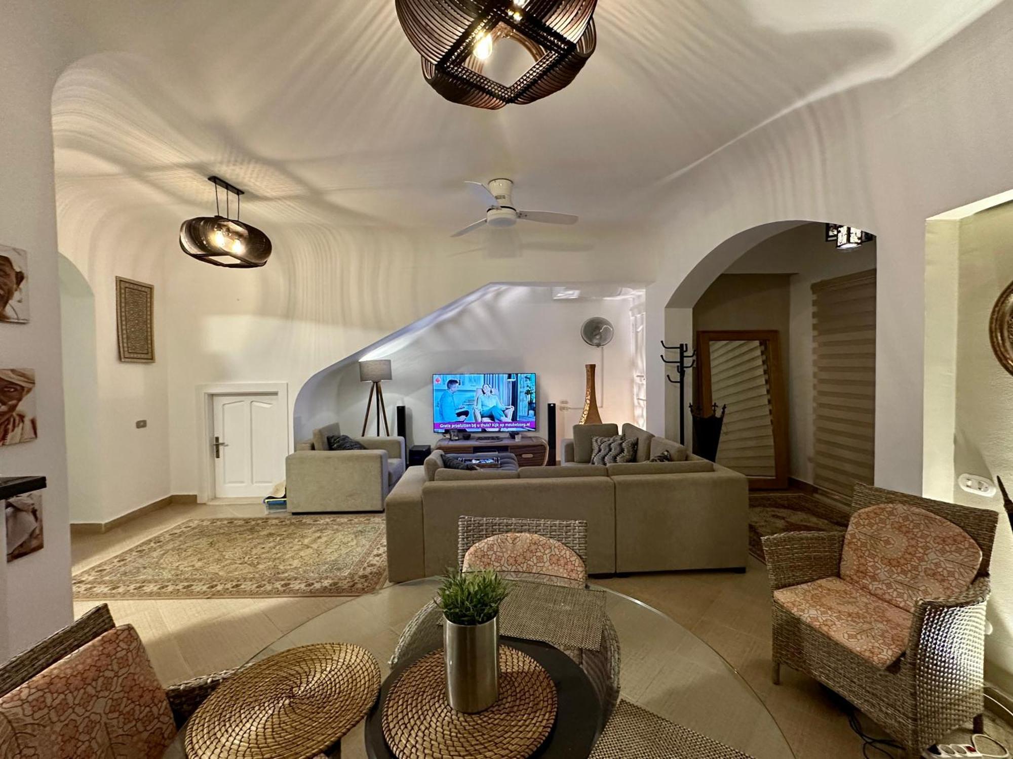 Ground Floor In With Private Pool And Private Garden