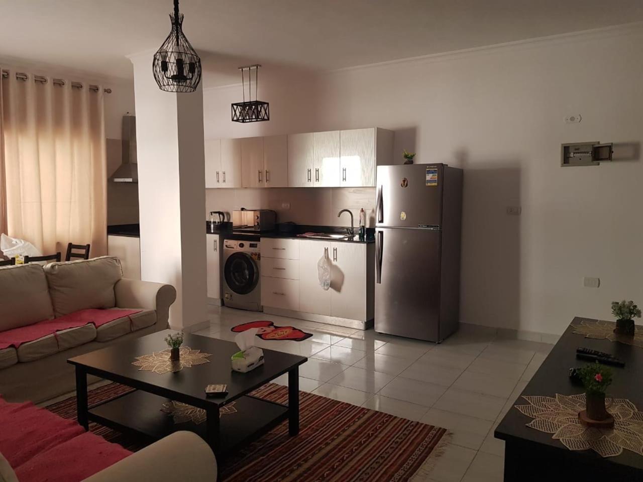 سياحية فندقية فاخرة بالممشى السياحى * Hurghada