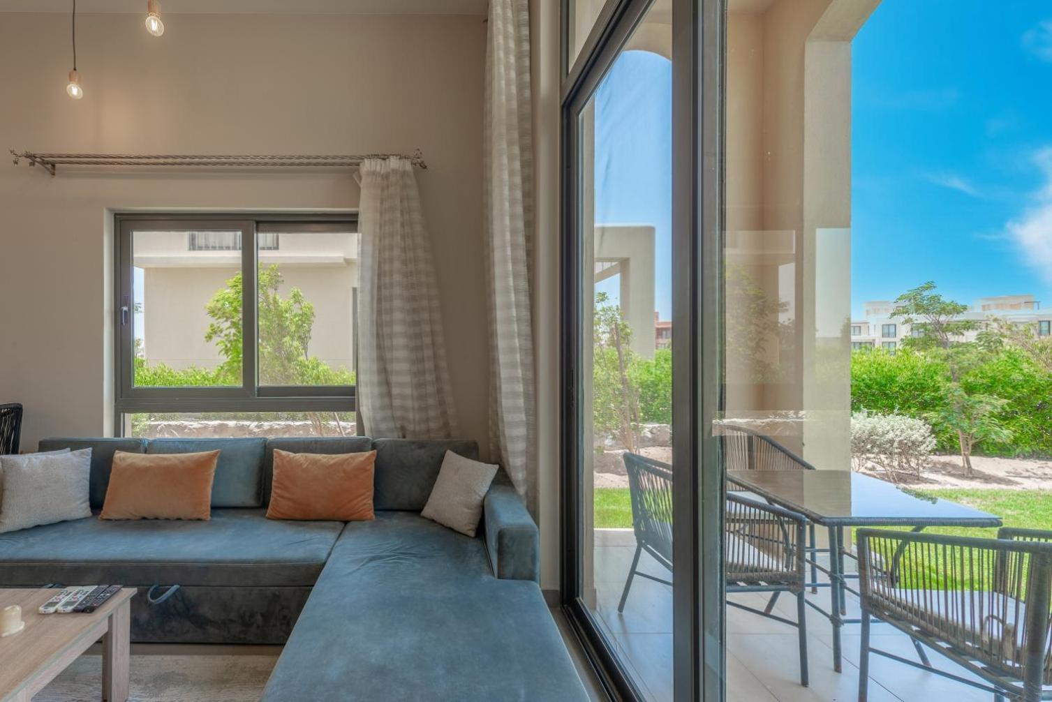 New! 2br Duplex In Tawila, Gouna Private Jacuzzi, Garden, Lagoon & Pool *