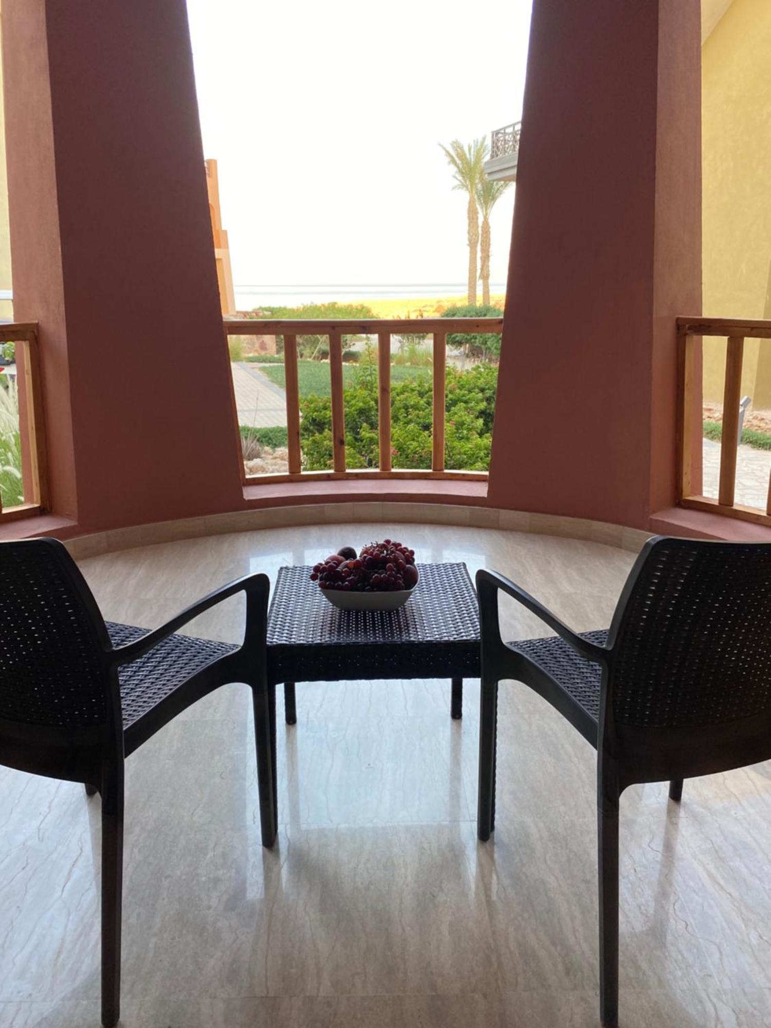 Azzurra Sahl Hasheesh *