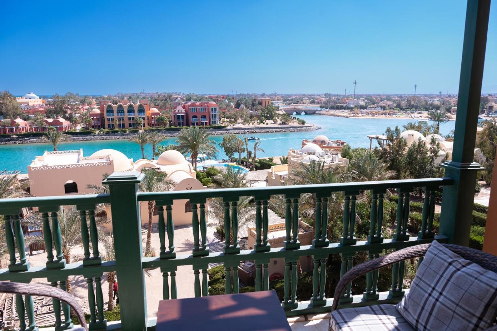 Apartment 2-br Penthouse With Roof Terrace In Abu Tig Marina *